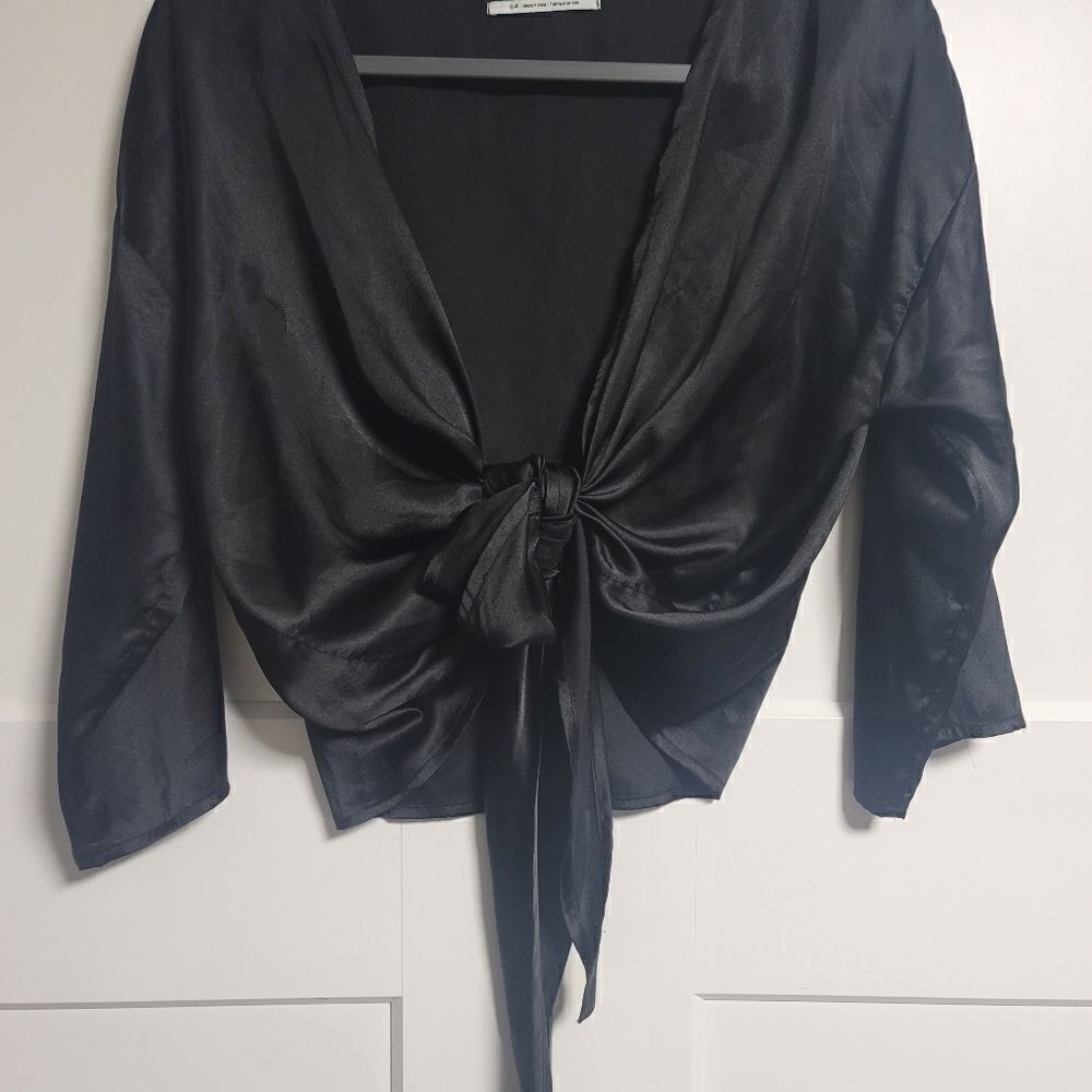 Urban outfitters nicole satin tie-front cropped top, small - Picture 4 of 8